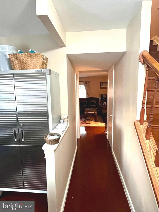 2190 Monaghan Dr, Herndon, VA 20170 - photo 2