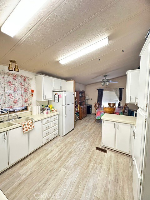 5700 W Wilson St unit 25, Banning, CA 92220 - photo 4