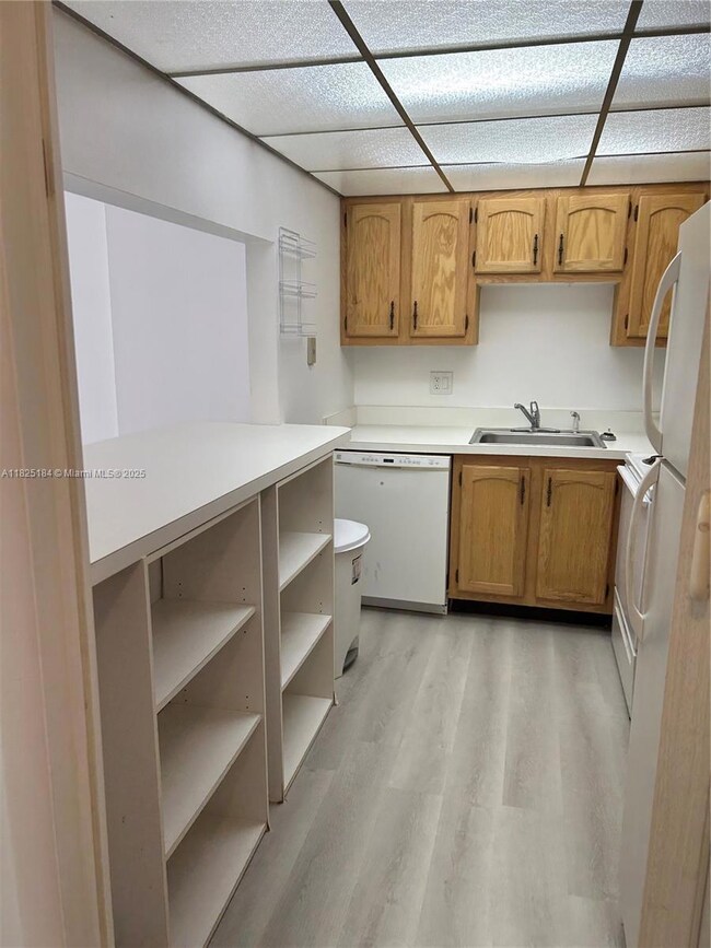 4154 Inverrary Dr unit 205, Lauderhill, FL 33319 - photo 4