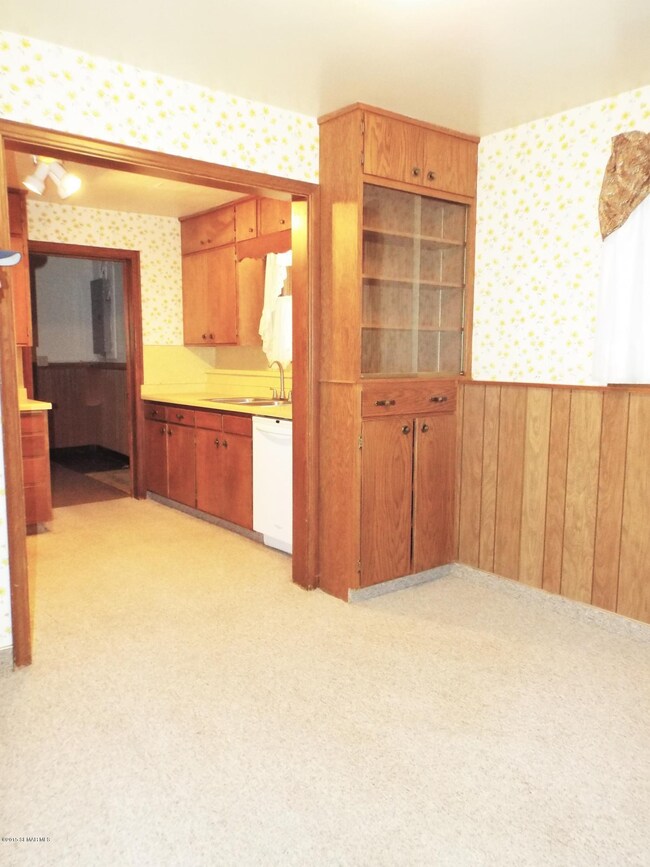 Built-in Hutch!