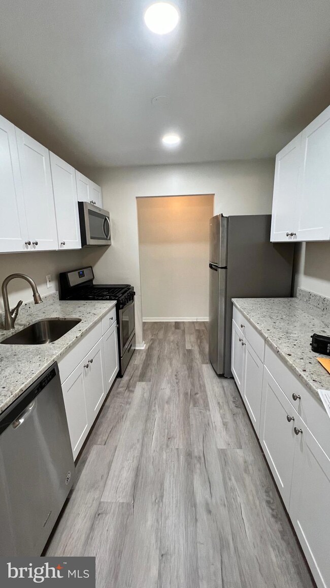 15 Canterbury Square unit 201, Alexandria, VA 22304 - photo 5