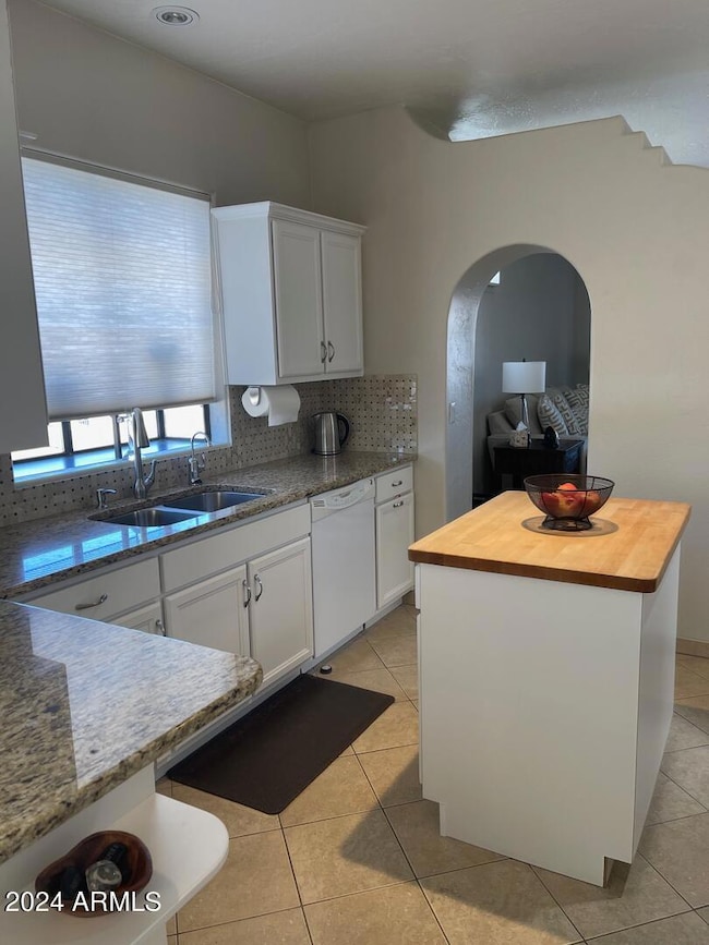 11011 North Zephyr Drive Kitchen