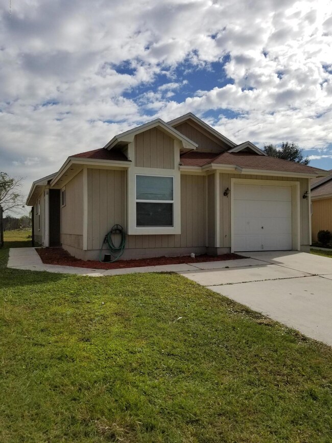 2421 Townsquare Dr, Jacksonville, FL 32216 - photo 2