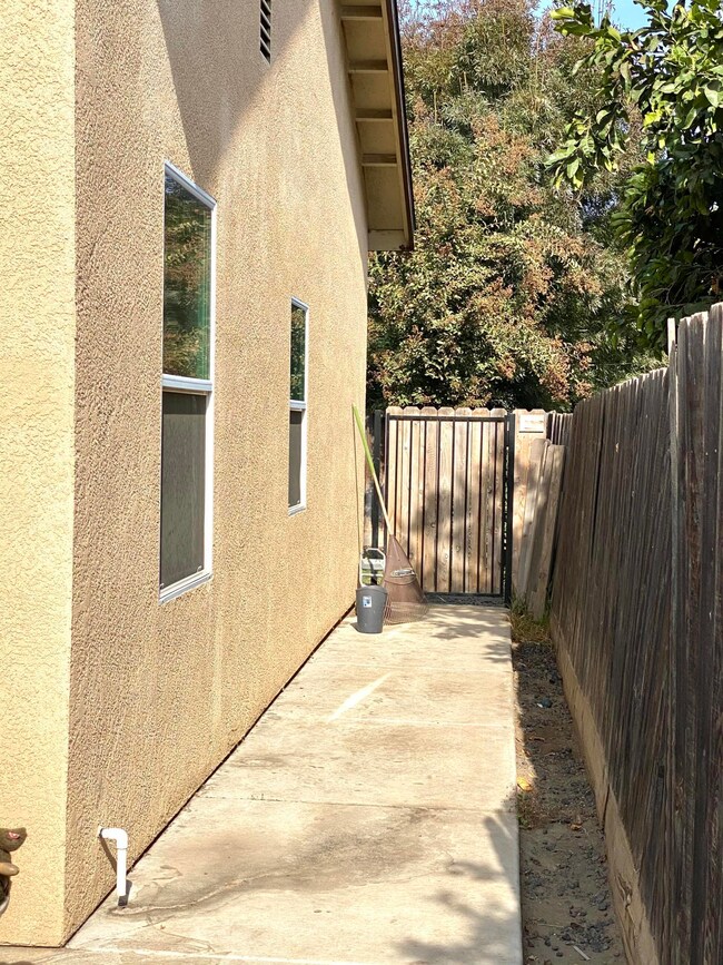 88850D56-6F5B-4A40-9B85-F4B151A2204E