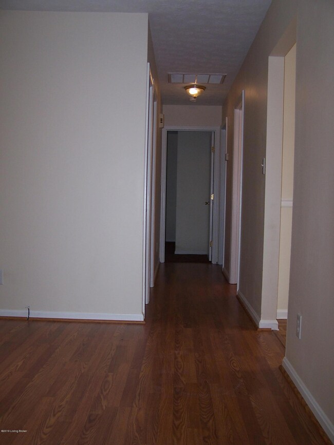 6801 Beackstone Ct, Louisville, KY 40228 - photo 4