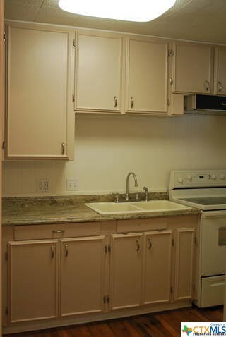 1302 W San Antonio St, San Marcos, TX 78666 - photo 4