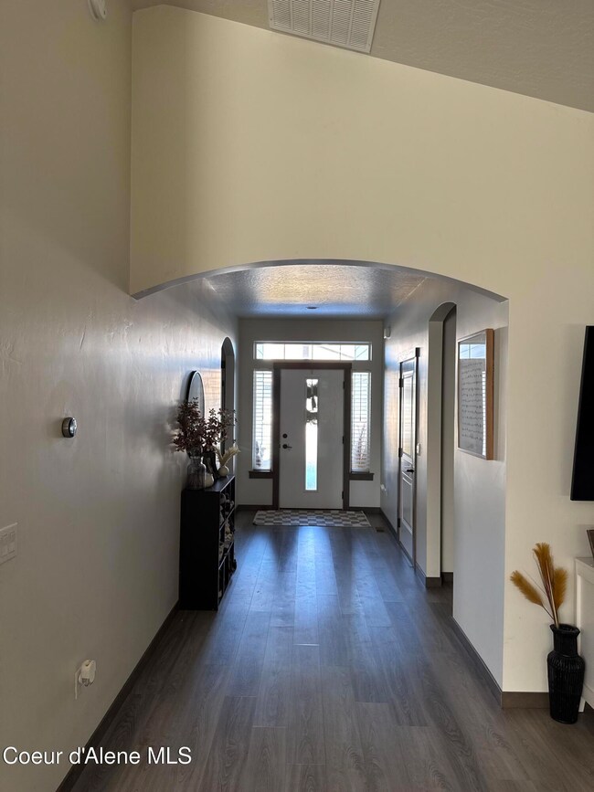 4272 Donovan Entry