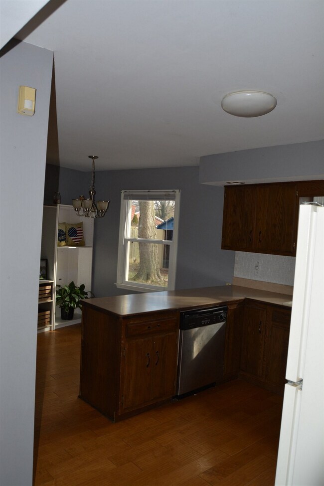 8055 Ridgemont Dr, Newburgh, IN 47630 - photo 6