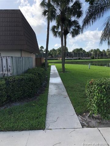 255 Charter Way, West Palm Beach, FL 33407 - photo 2