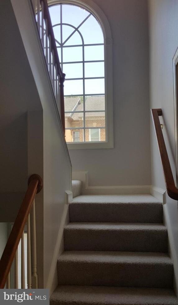 12482 Rose Path Cir, Fairfax, VA 22033 - photo 3