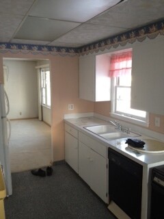 1513 13th Ave S, Grand Forks, ND 58201 - photo 3