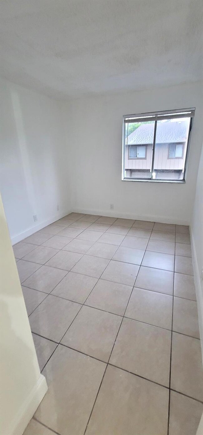 5814 NW 21st St unit 38E, Lauderhill, FL 33313 - photo 3