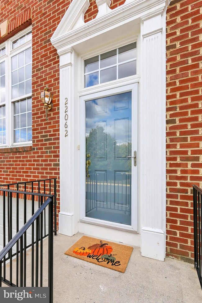 22062 Chelsy Paige Square, Ashburn, VA 20148 - photo 3