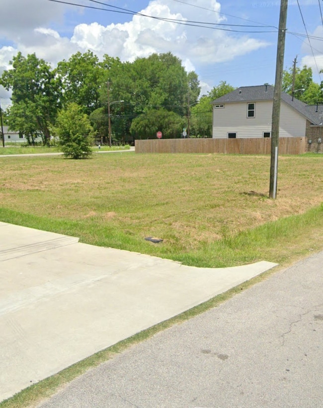 7845 Dyer St, Houston, TX 77088 - photo 2