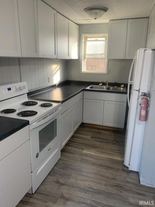 915 W Powers St, Muncie, IN 47305 - photo 4