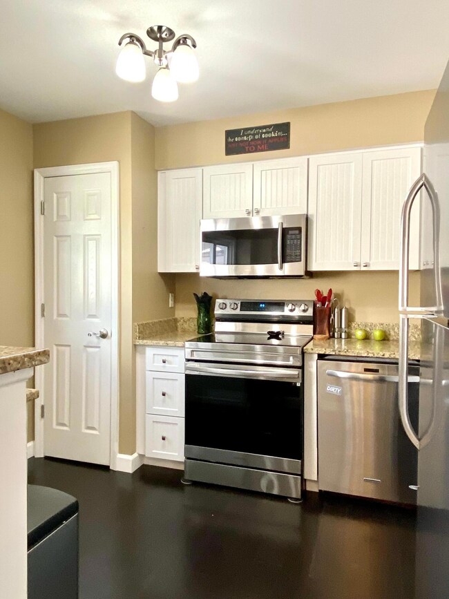 562 Dlyn St unit G13, Columbus, OH 43228 - photo 5