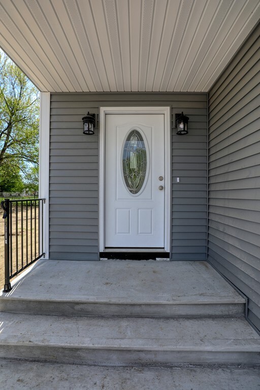 165 Clarendon Ave, Chicopee, MA 01013 - photo 3