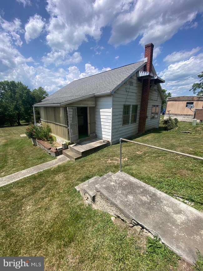408 Winchester Ave, Moorefield, WV 26836 - photo 2