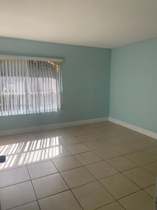 2300 NW 33rd St unit 910, Oakland Park, FL 33309 - photo 2