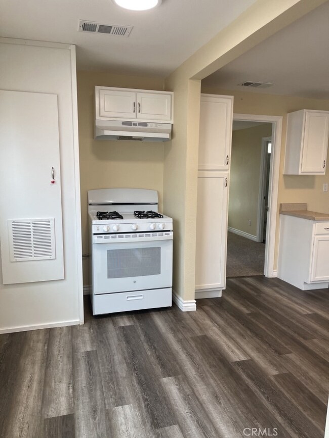 16805 B St, Victorville, CA 92395 - photo 4