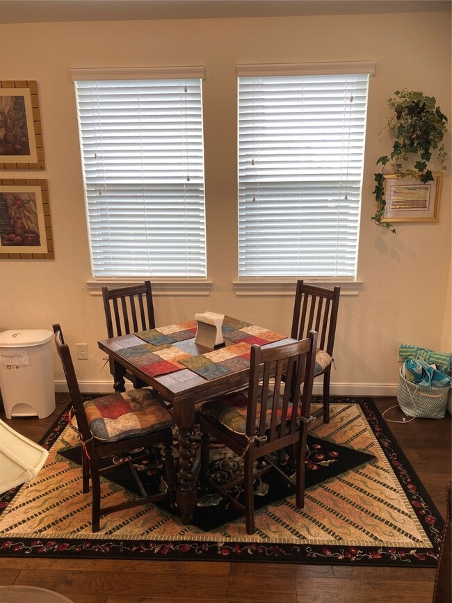 Cozy breakfasts while overlooking the pool.