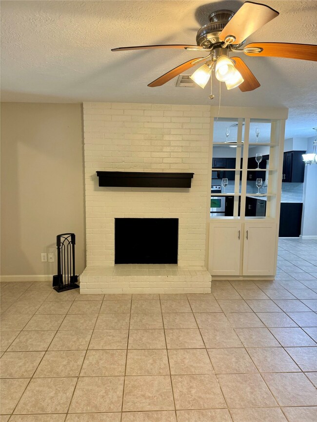 4226 Townes Forest Rd, Friendswood, TX 77546 - photo 3