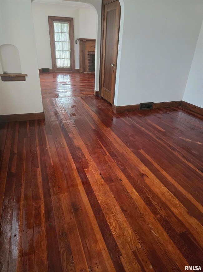 621 E 29th St, Davenport, IA 52803 - photo 7