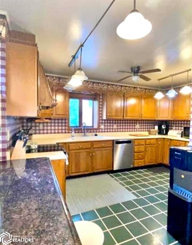 326 Fulton St, Keokuk, IA 52632 - photo 7