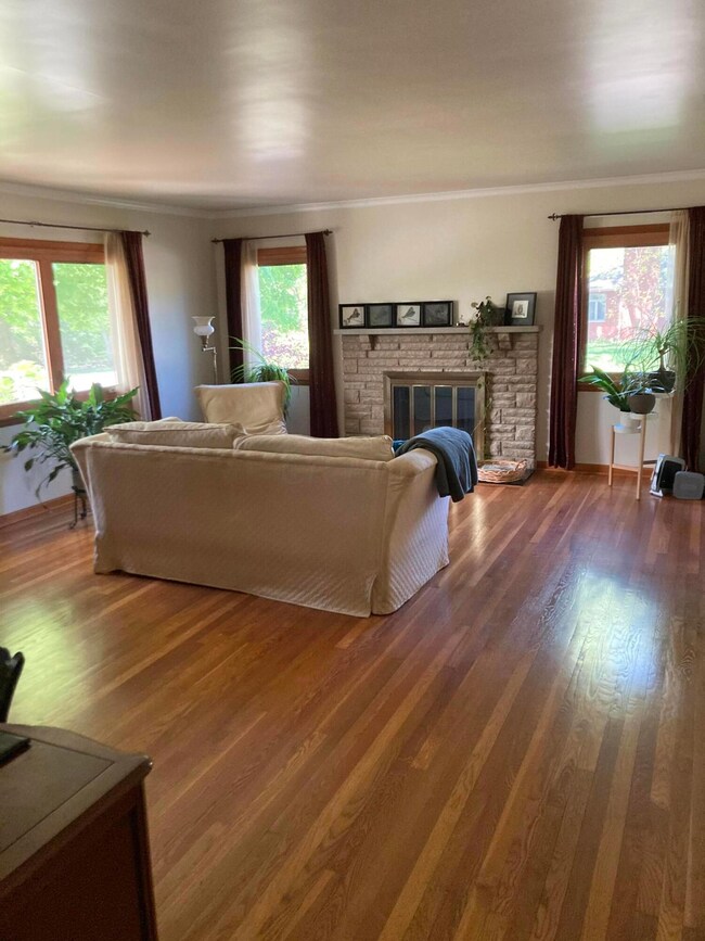 686 E Cooke Rd, Columbus, OH 43214 - photo 4