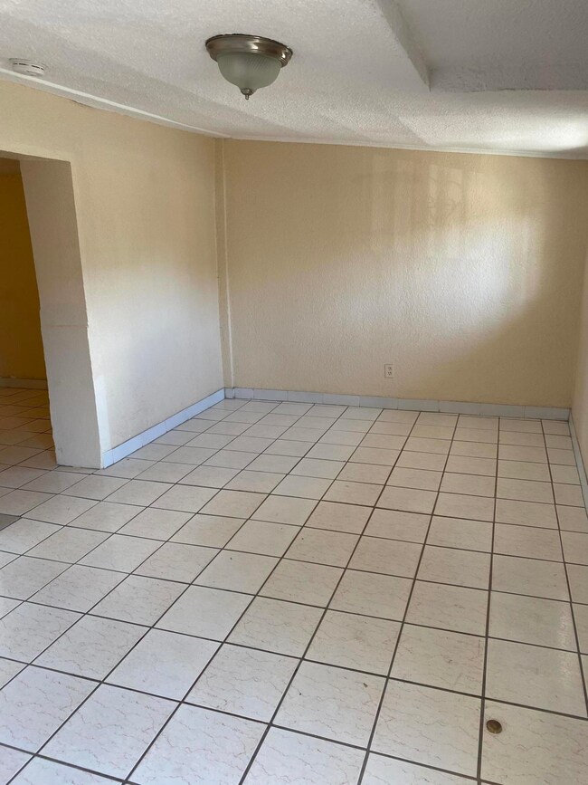413 Gallagher St unit 2, El Paso, TX 79915 - photo 2