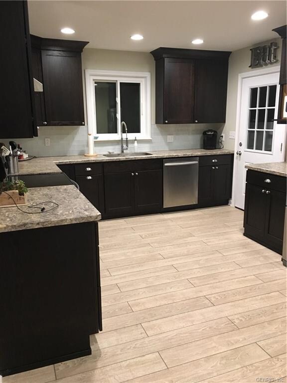 Loads of counter space in this beautiful eat in ki