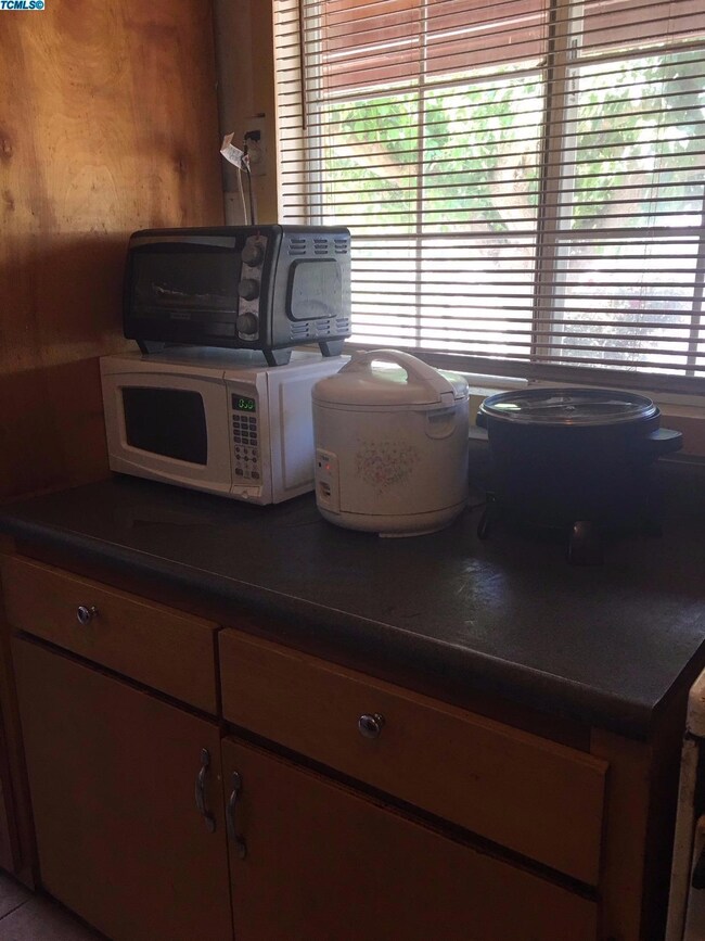 14574 Tobias Rd, Poplar, CA 93257 - photo 6