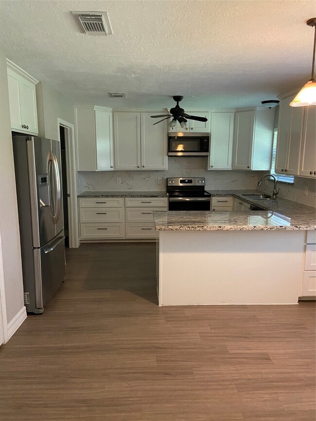 4326 Townes Forest Rd, Friendswood, TX 77546 - photo 7