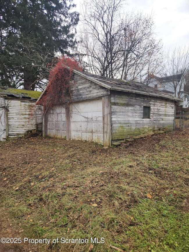 819 Brook St, Scranton, PA 18505 - photo 3