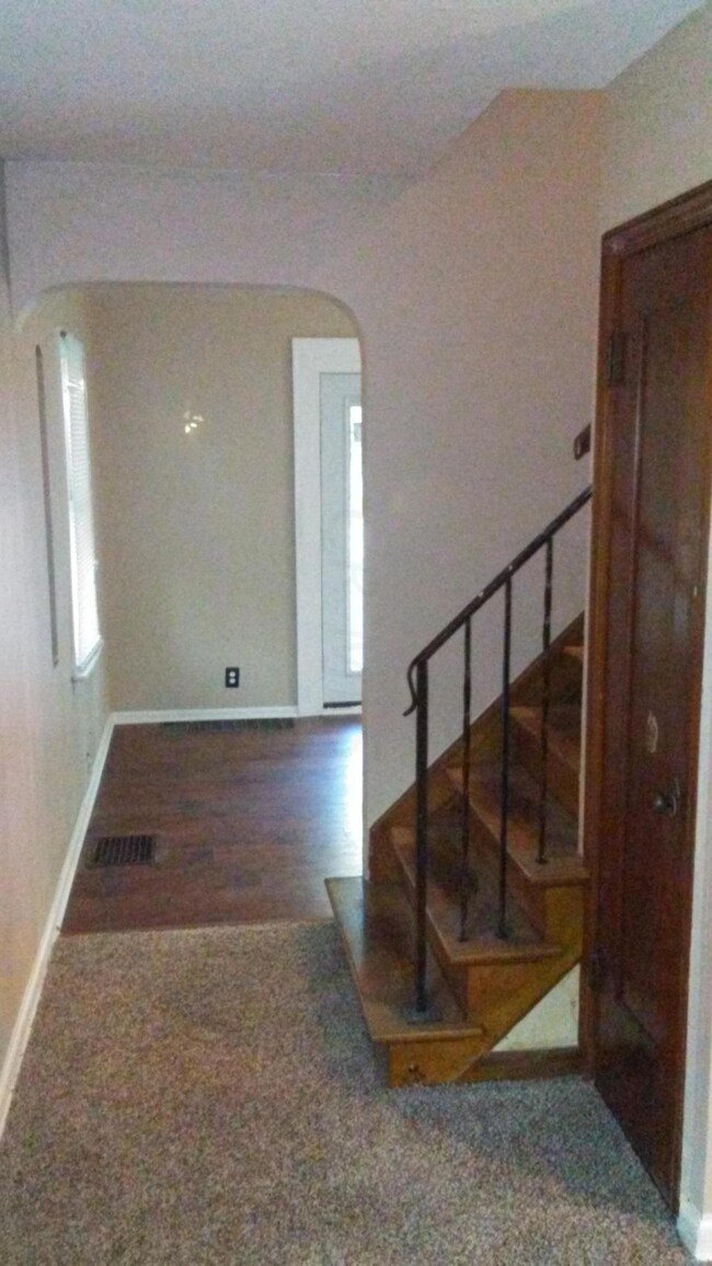 Path to Dining from Living rm