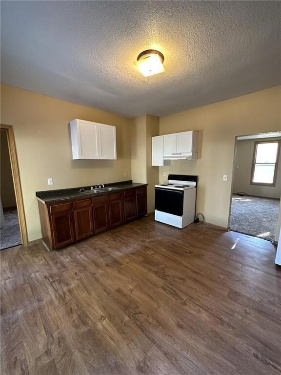 5304 Pryor Ave, Saint Joseph, MO 64504 - photo 4