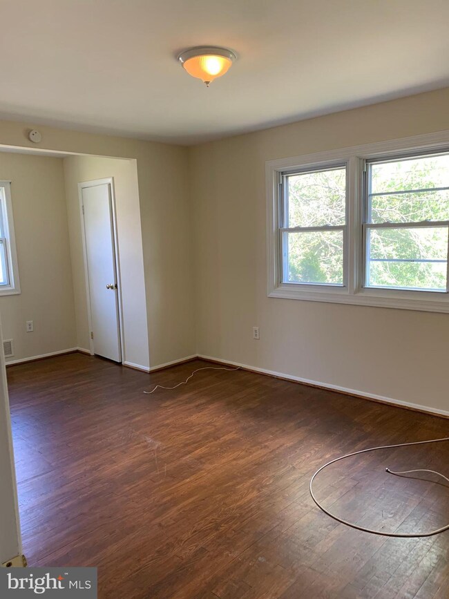 10013 Dubarry St, Glenn Dale, MD 20769 - photo 7