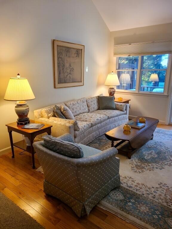 06- living room 1