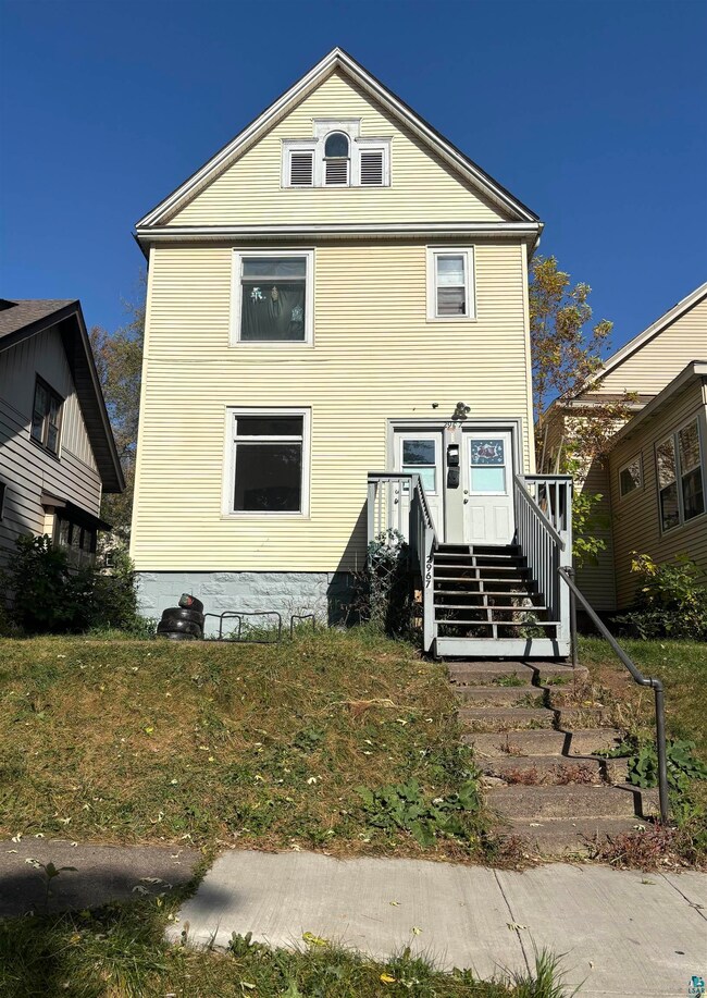 View of front of house featuring a front lawn