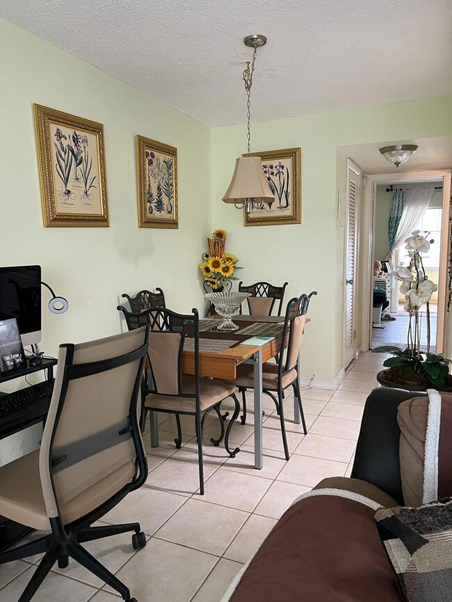 102 Sheffield E unit 102, West Palm Beach, FL 33417 - photo 3