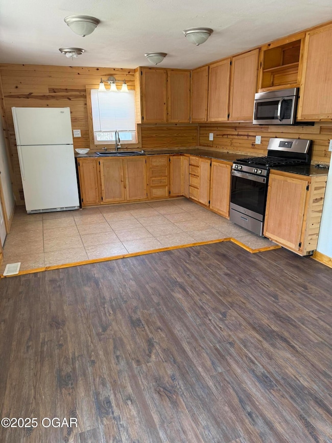 204 E 18th St, Baxter Springs, KS 66713 - photo 4