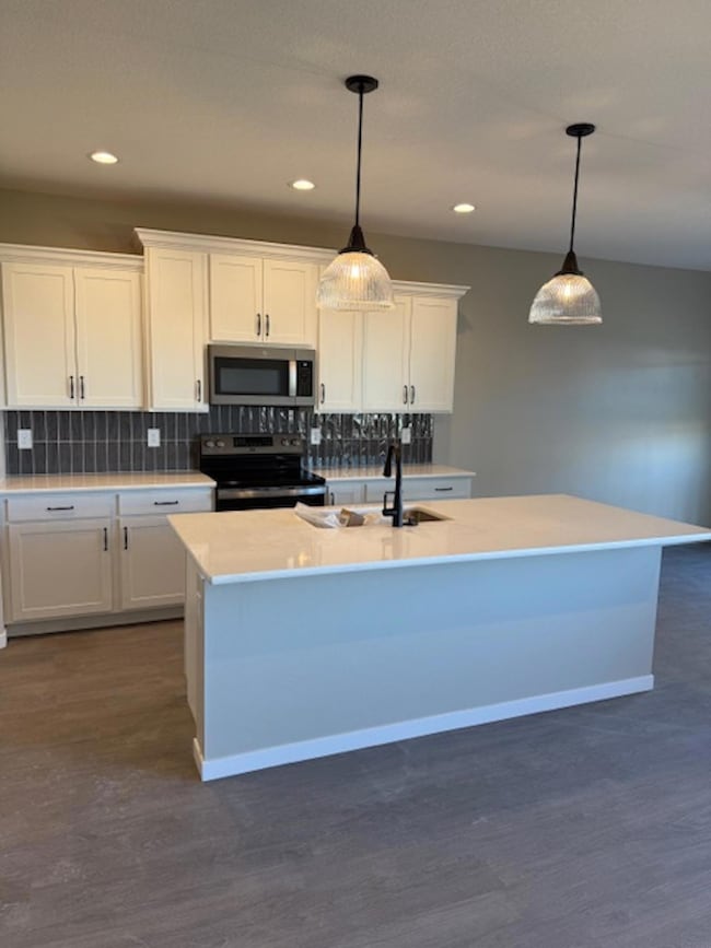 5768 Wall St, Waterloo, IA 50701 - photo 2