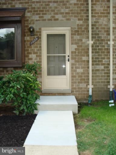 7050 Knighthood Ln, Columbia, MD 21045 - photo 2