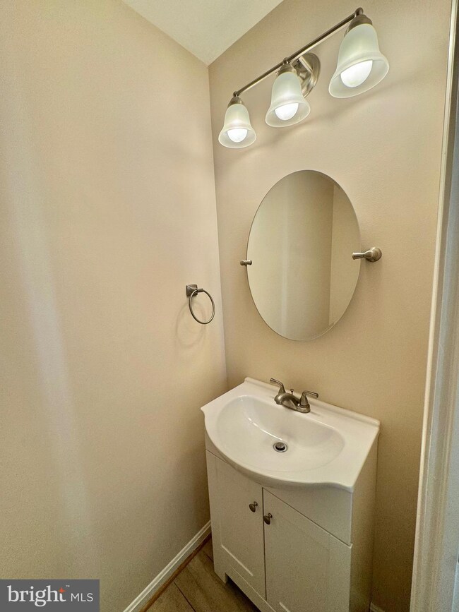 1168 Kelfield Dr, Halethorpe, MD 21227 - photo 4