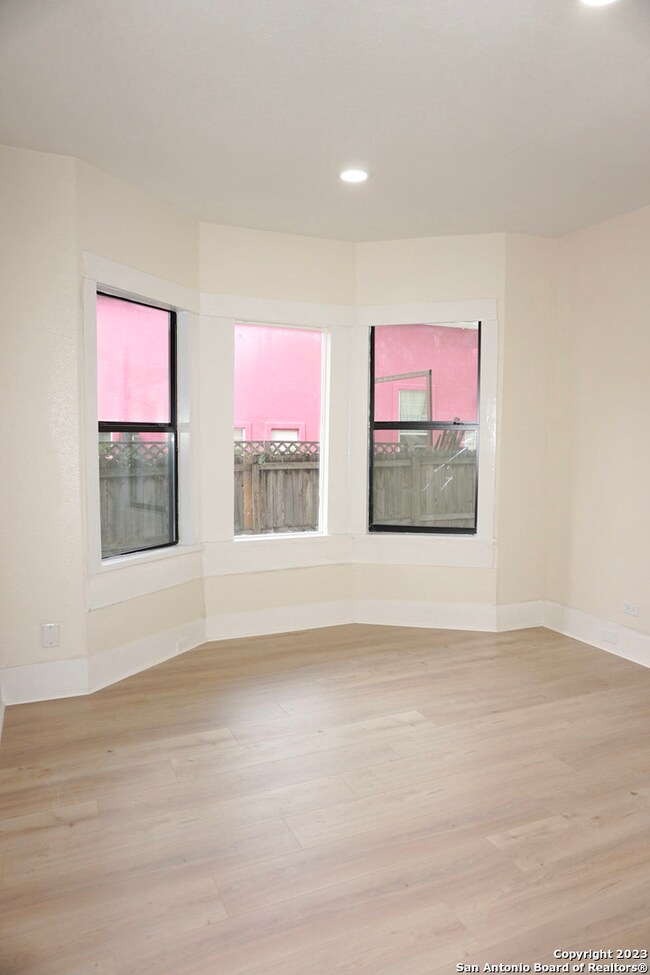 521 E Dewey Place unit 4, San Antonio, TX 78212 - photo 3