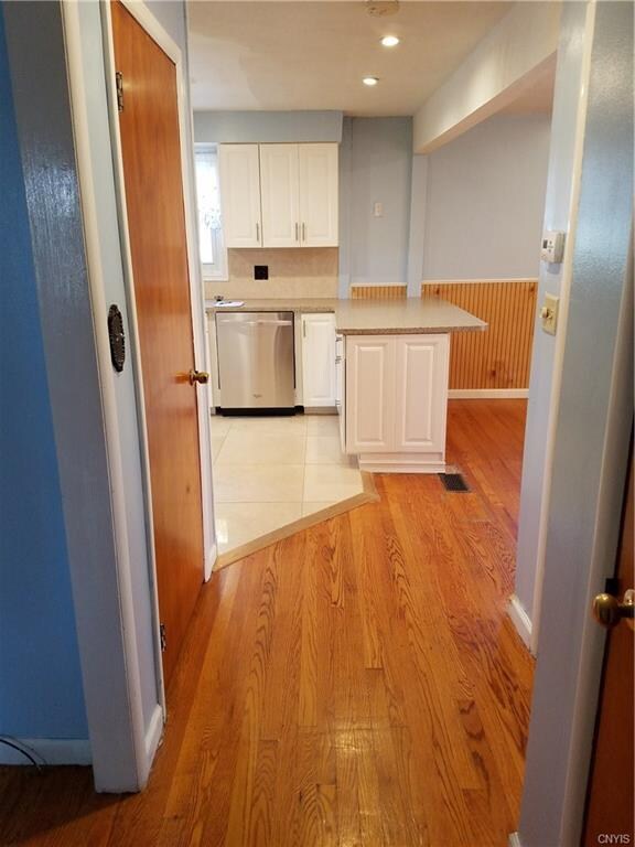 Hallway/breakfast bar/Kitchen