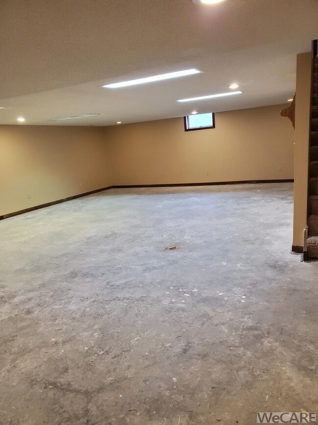 5740 Clover Ridge Dr, Lima, OH 45807 - photo 6