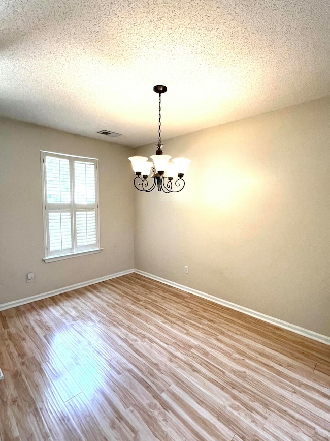 Dining Area - 1220 Apex