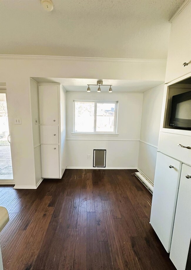 2009 Charleston Dr, Bedford, TX 76022 - photo 4