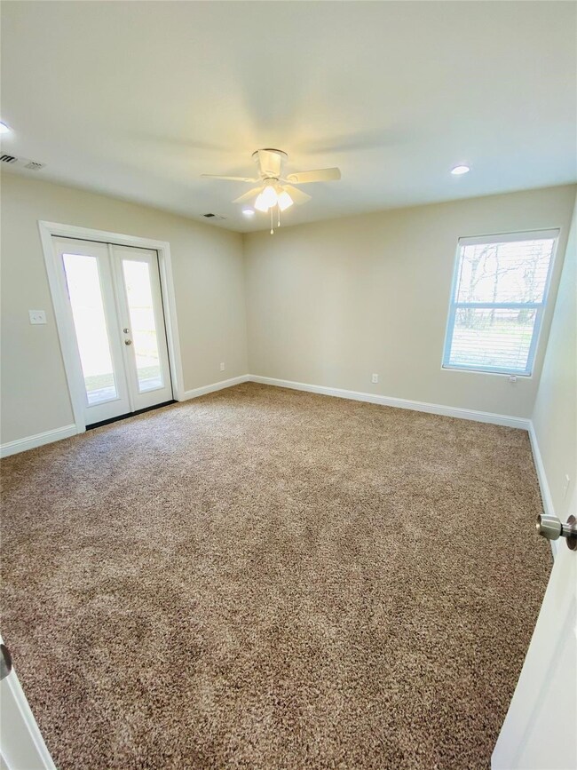 821 W Nelson St, Denison, TX 75020 - photo 6